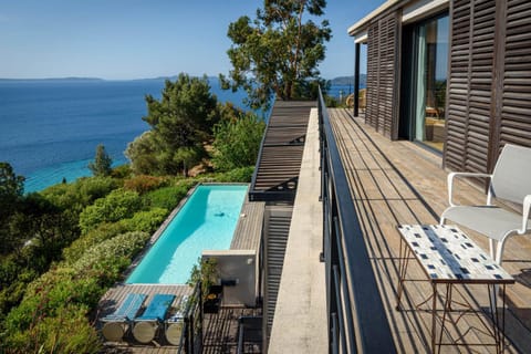 Property building, Sea view, Swimming pool