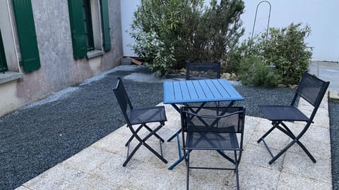Patio, Dining area