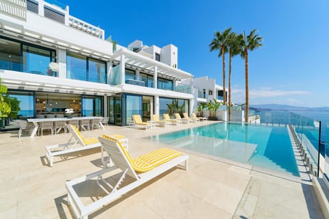 Property building, Patio, Day, Natural landscape, Swimming pool, sunbed