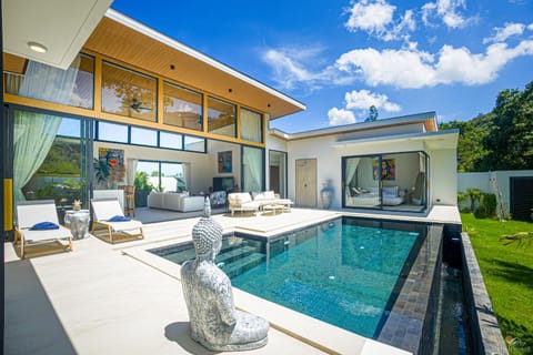 Property building, Patio, Day, Balcony/Terrace, Pool view, Swimming pool, Swimming pool, sunbed