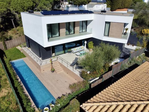 Property building, Pool view, Swimming pool