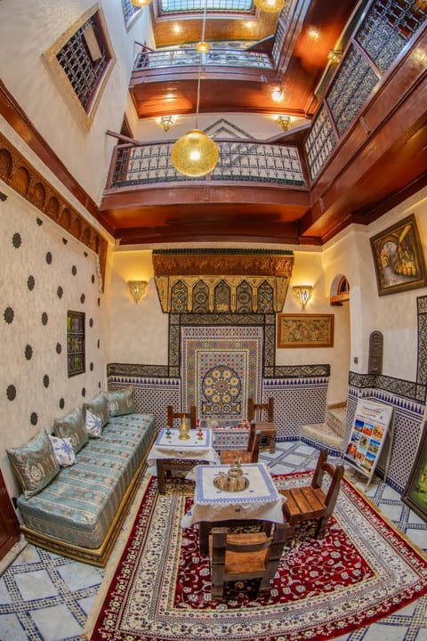 Property building, Restaurant/places to eat, Breakfast