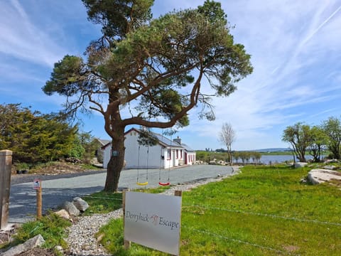 Property building, Garden view, Lake view