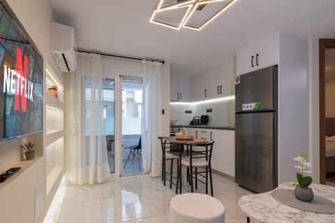Kitchen or kitchenette, Dining area, oven, stove