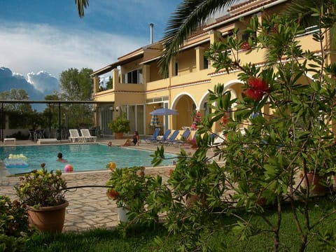 Swimming pool, Swimming pool