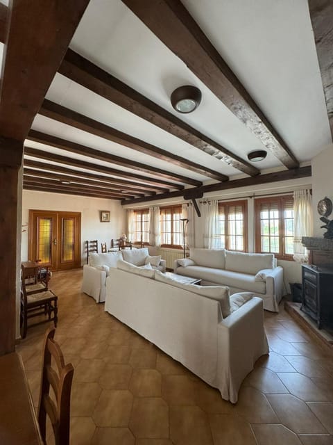 Living room, Dining area, fireplace