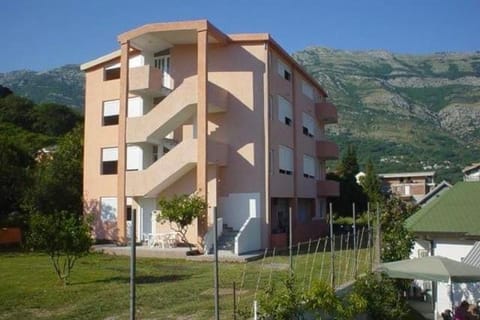 Apartments Music Apartment in Montenegro