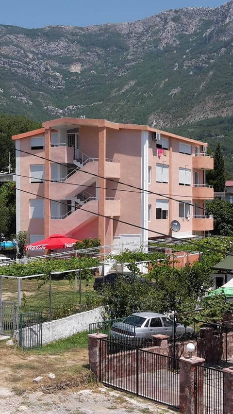 Apartments Music Apartment in Montenegro