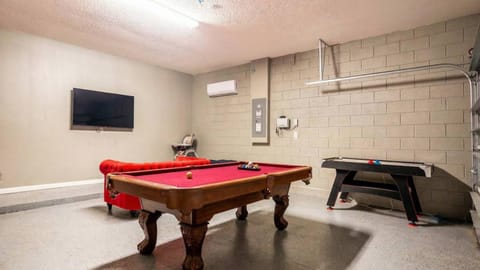 Game Room, Seating area