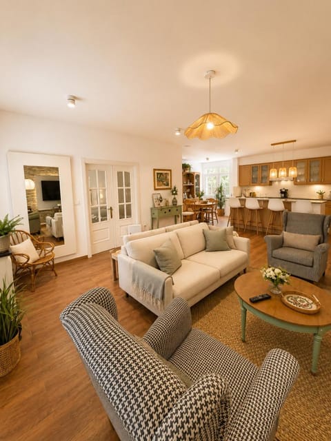 Communal lounge/ TV room, Living room
