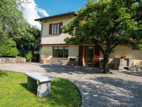 Facade/entrance, Day, Garden, Garden view