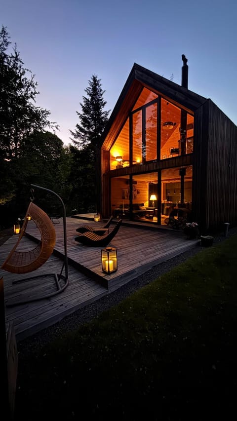 Property building, Natural landscape, Garden, Seating area, Garden view
