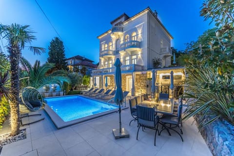 Property building, Patio, Garden, Swimming pool, sunbed