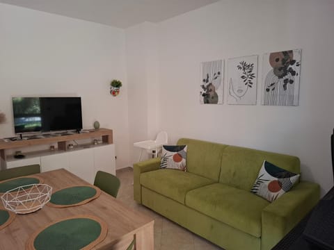 Communal lounge/ TV room, TV and multimedia, Seating area