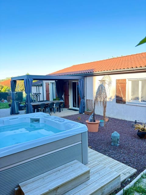 Patio, Garden, Hot Tub, Hot Tub, Balcony/Terrace, Garden view, Open Air Bath