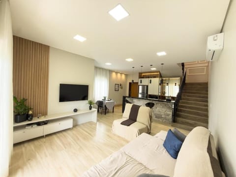 TV and multimedia, Kitchen or kitchenette, Living room, Seating area
