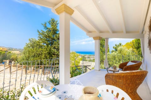 Patio, Natural landscape, View (from property/room), Balcony/Terrace, Dining area, Sea view