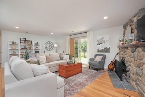 TV and multimedia, Living room, Seating area