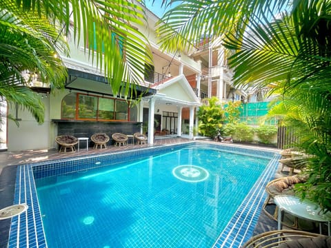 Property building, Day, Garden view, Swimming pool