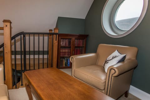 Library, Balcony/Terrace, Living room