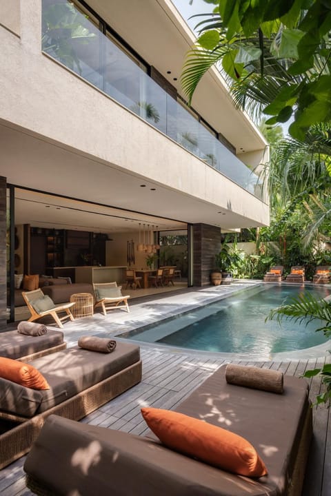 Day, Natural landscape, Living room, Swimming pool, sunbed