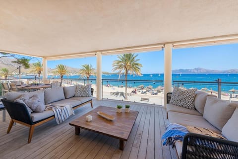 View (from property/room), Balcony/Terrace, Beach, Sea view, sunbed