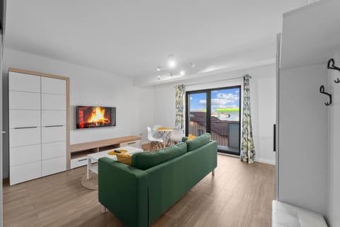 Communal lounge/ TV room, TV and multimedia, Living room, Seating area