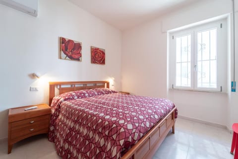 Bed, Bedroom, air conditioner