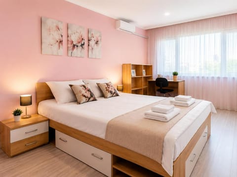 Bed, Photo of the whole room, Bedroom, towels, air conditioner