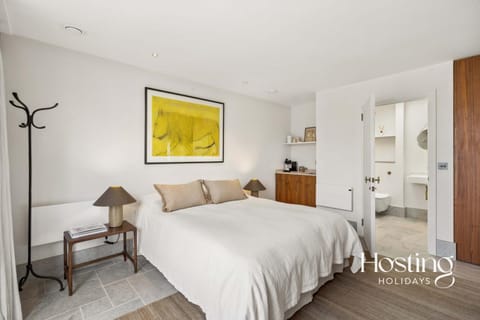 Bed, Kitchen or kitchenette, Bedroom
