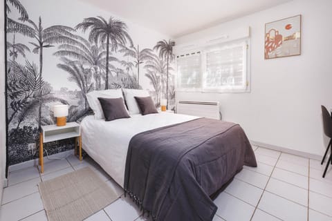 Bed, Bedroom