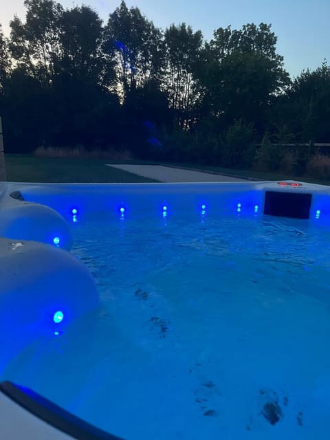 Hot Tub, Spa and wellness centre/facilities