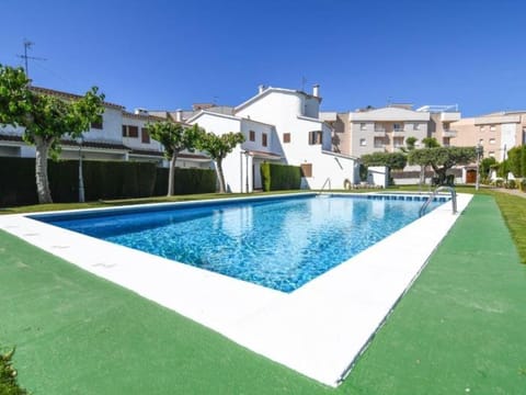 Property building, Garden view, Pool view, Swimming pool
