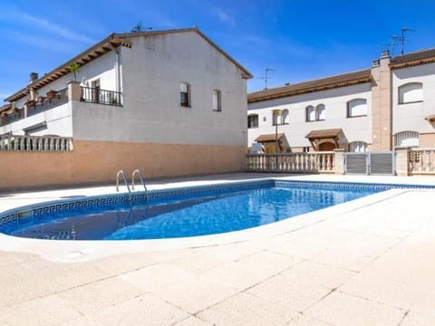Property building, Pool view, Swimming pool