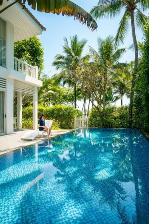 Day, Natural landscape, Garden, Garden view, Pool view, Swimming pool, sunbed