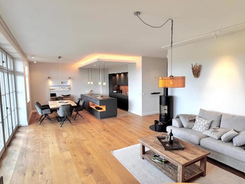 Kitchen or kitchenette, Living room