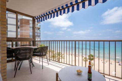 Natural landscape, View (from property/room), Balcony/Terrace, Dining area, Beach, Sea view