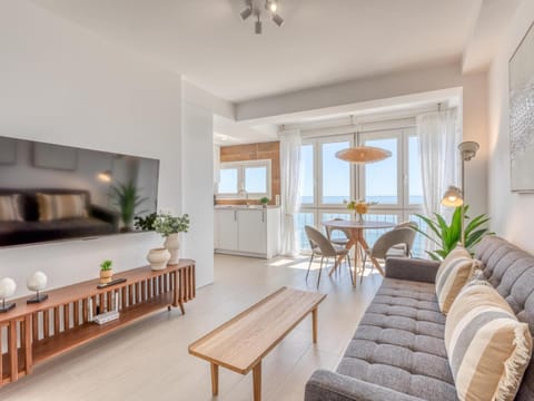 TV and multimedia, Living room, Seating area, Dining area