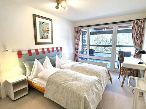 Property building, Bed, Bedroom