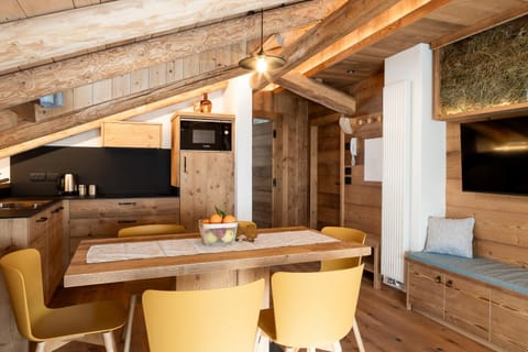 Communal lounge/ TV room, Kitchen or kitchenette, Living room