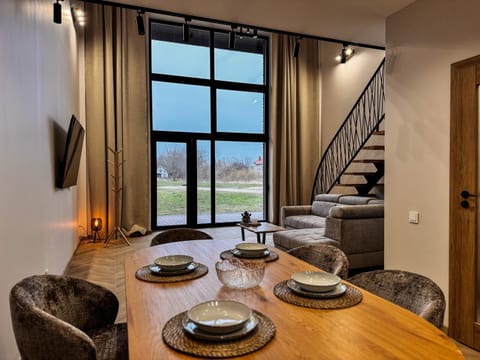 Seating area, Dining area