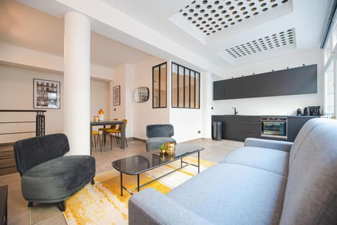 Living room, Seating area