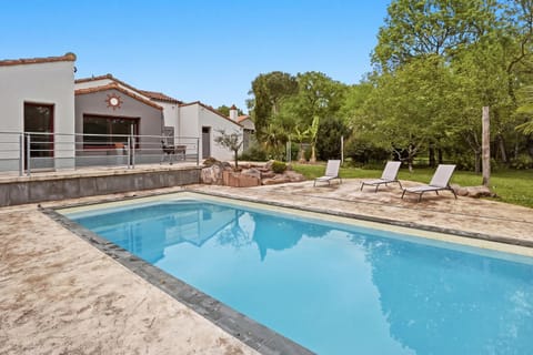 Property building, Patio, Spring, Day, Garden, Garden view, Pool view, Swimming pool, sunbed