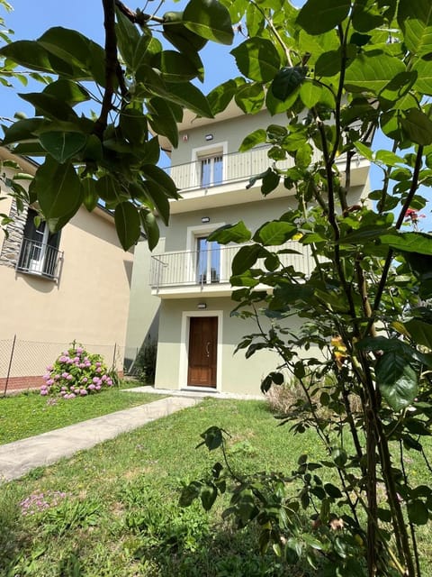 Property building, Facade/entrance, Garden