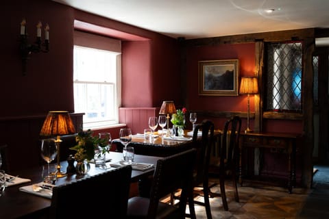 Restaurant/places to eat, Food and drinks, Dining area, Drinks