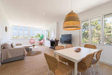 Communal lounge/ TV room, TV and multimedia, Living room, Dining area