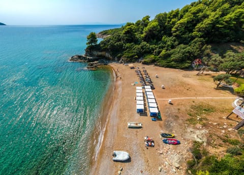 Nearby landmark, Day, People, Neighbourhood, Natural landscape, Bird's eye view, Beach, Sea view, group of guests, Parking