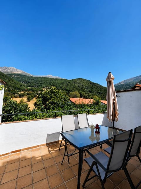 Balcony/Terrace, Mountain view