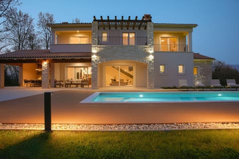 Facade/entrance, Swimming pool