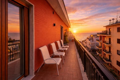 Balcony/Terrace, Sea view, Sunset